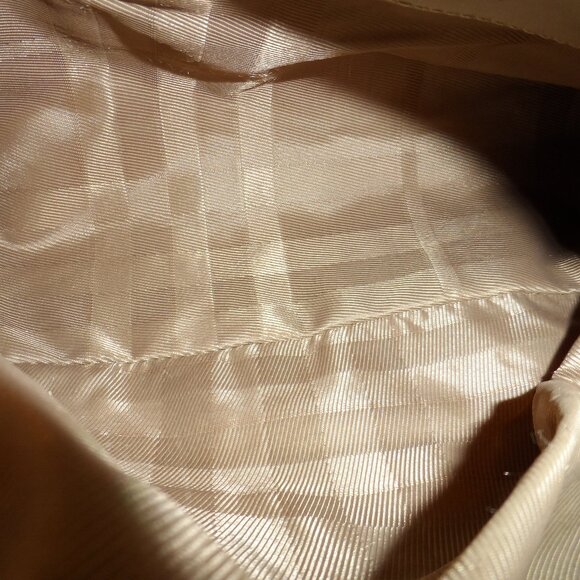 Burberry Beige Quilted Leather Shoulder Bag - Picture 14 of 16